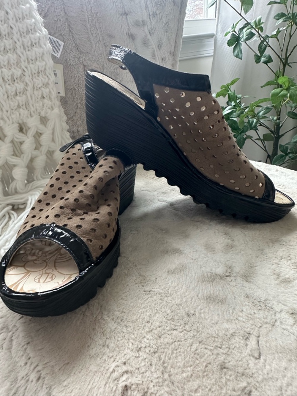 Fly London Taupe Perforated Wedge Sandal with Black Trim size 39 or 8.5 Classic - Picture 8 of 13